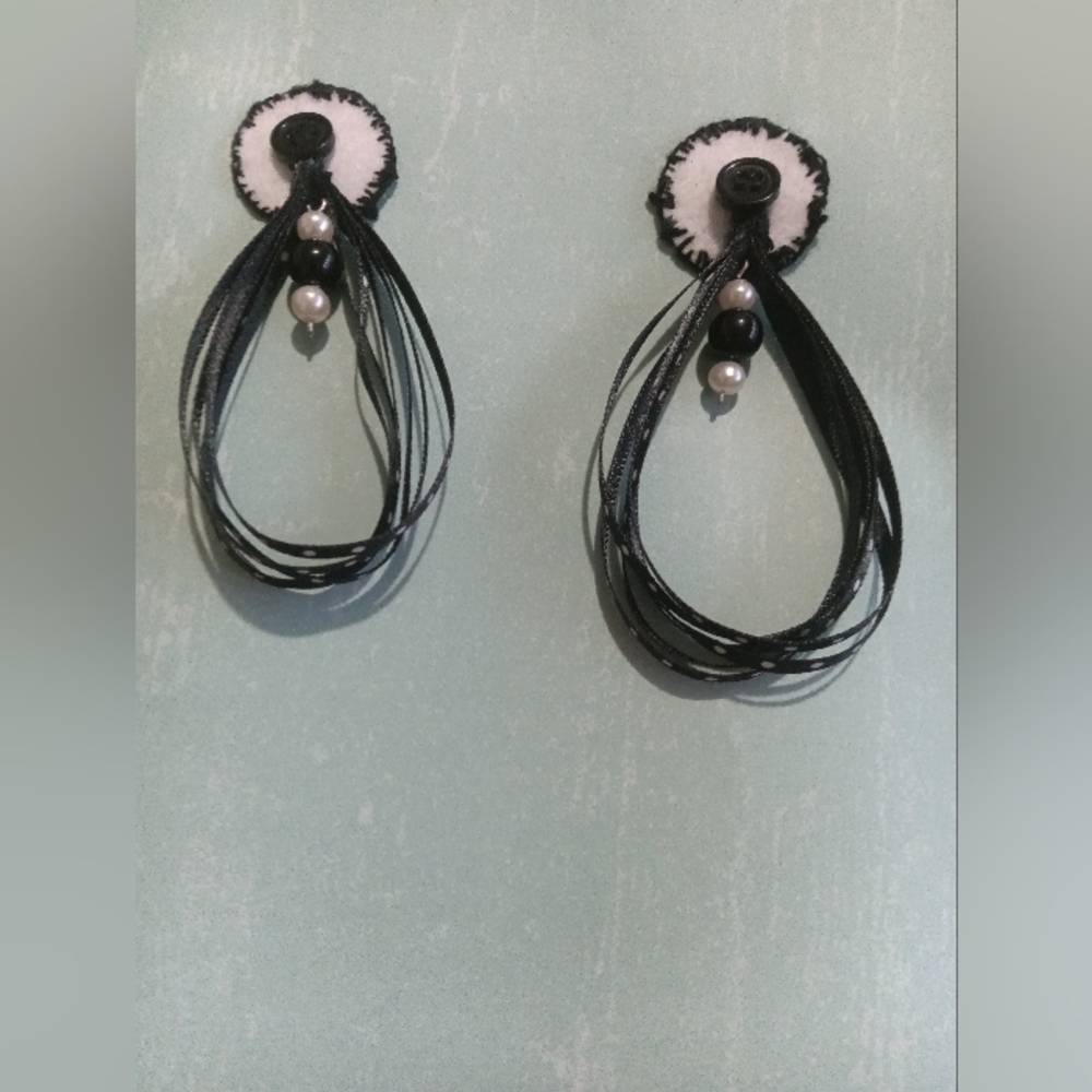 Artisan's Polka Dot White and Black Stud Earrings!